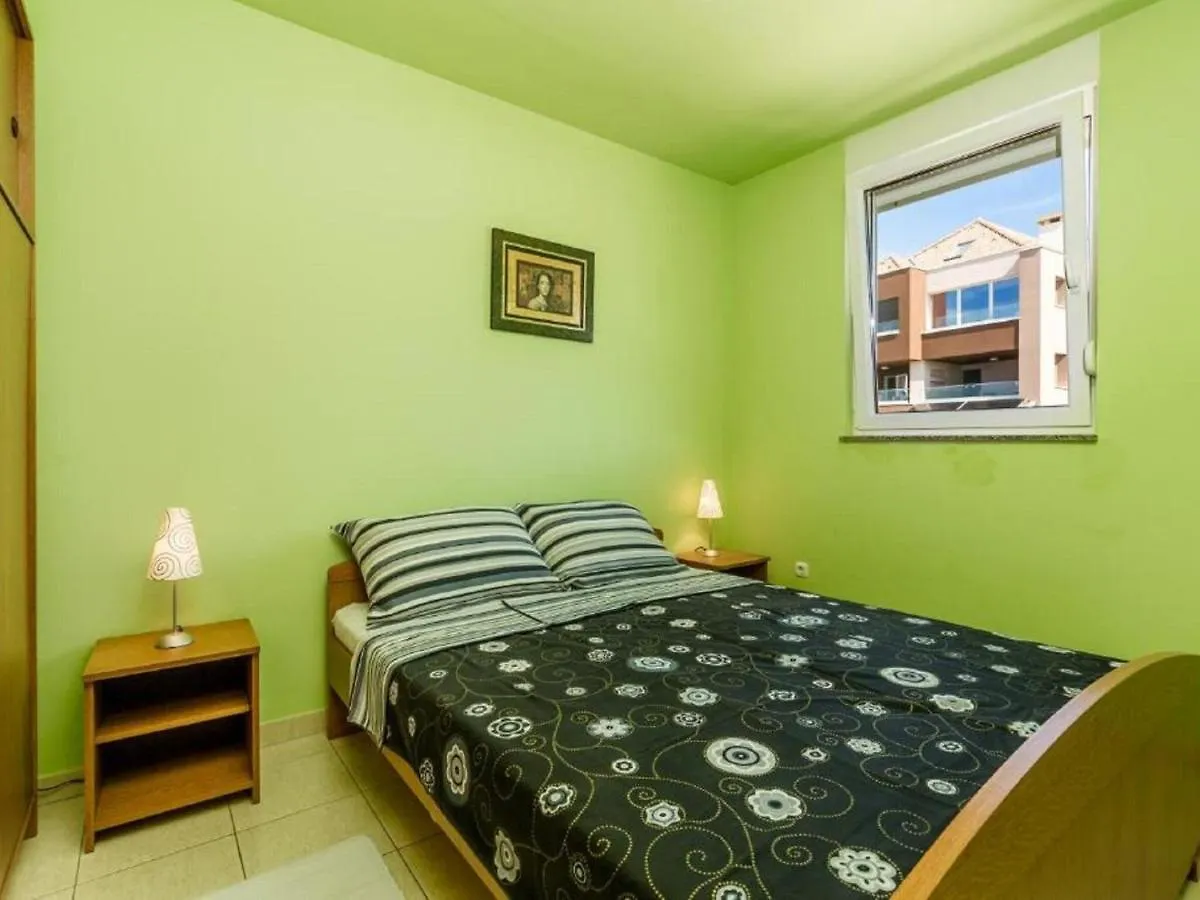 Lovely Apartment In Mandre With Barbecue 0*,  Chorvatsko