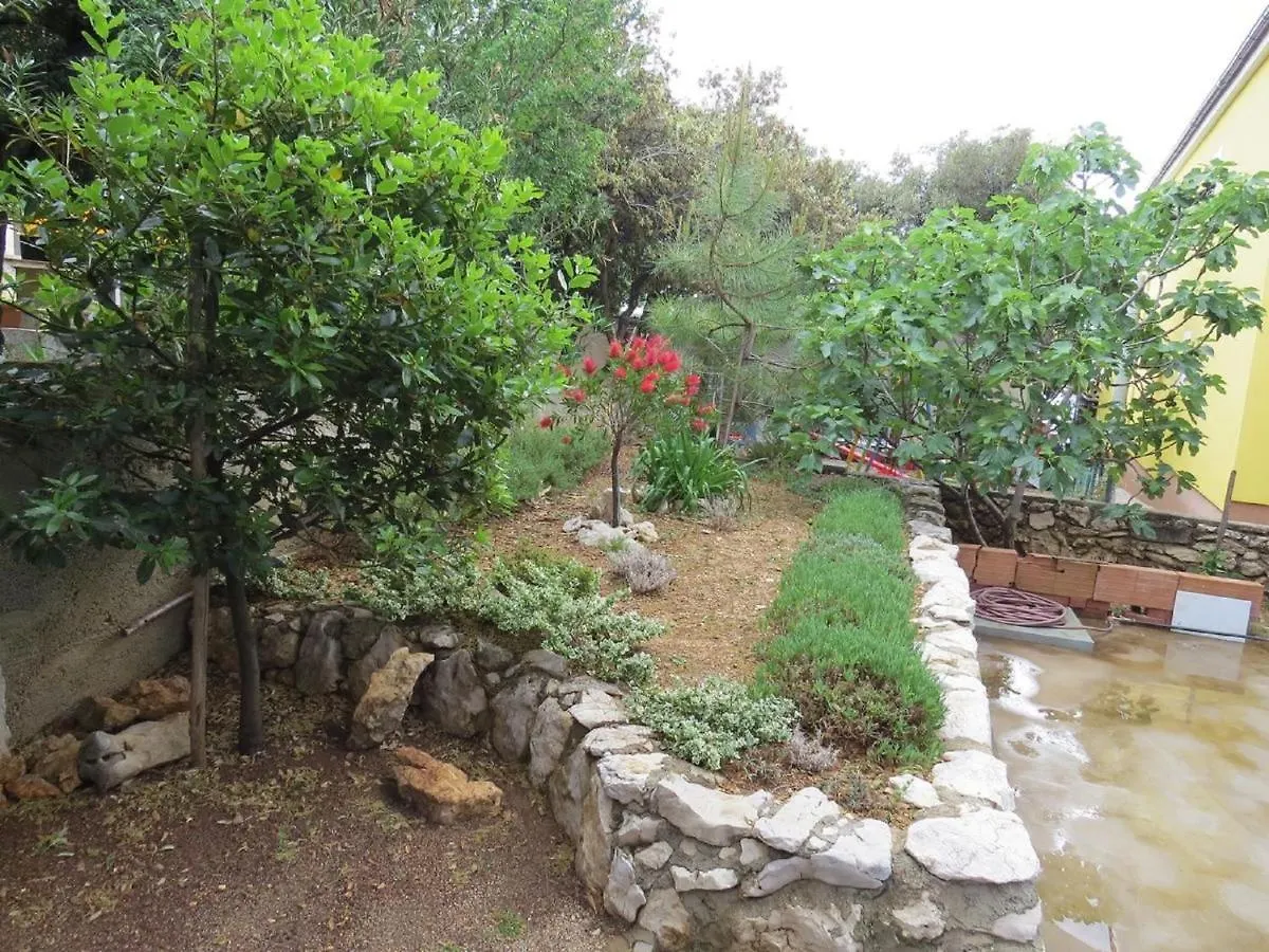 Lovely Apartment In Mandre With Barbecue