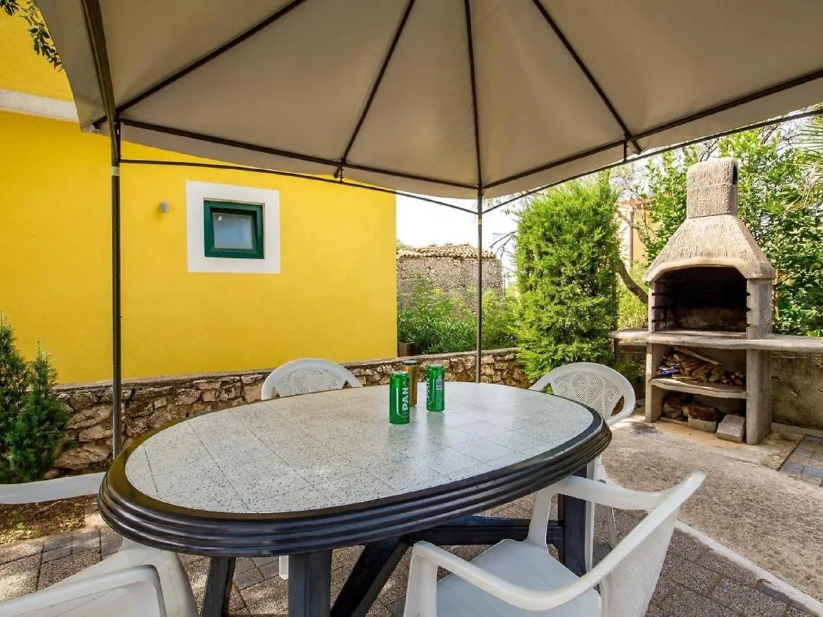 Lovely Apartment In Mandre With Barbecue