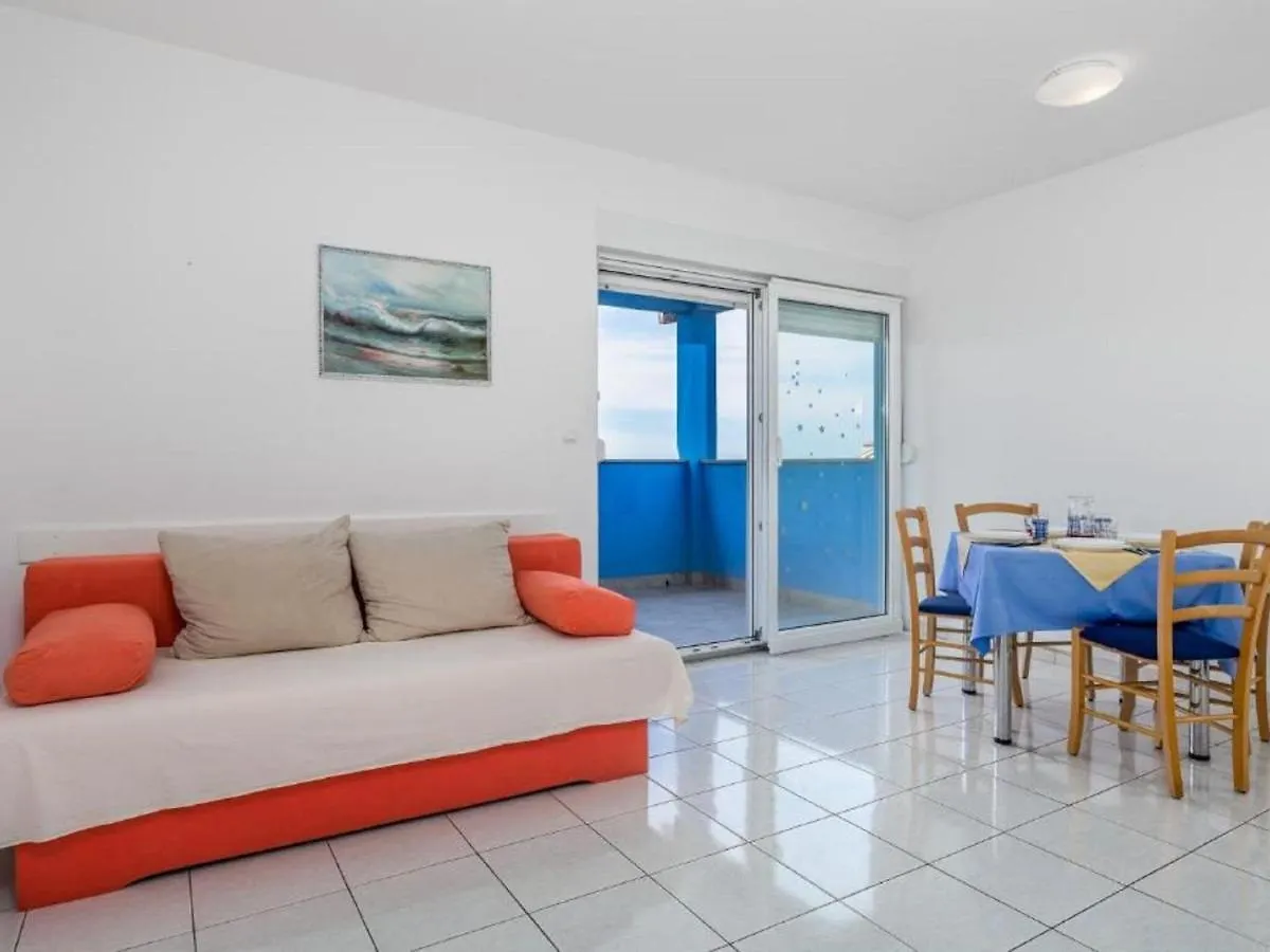 Lovely Apartment In Mandre With Barbecue