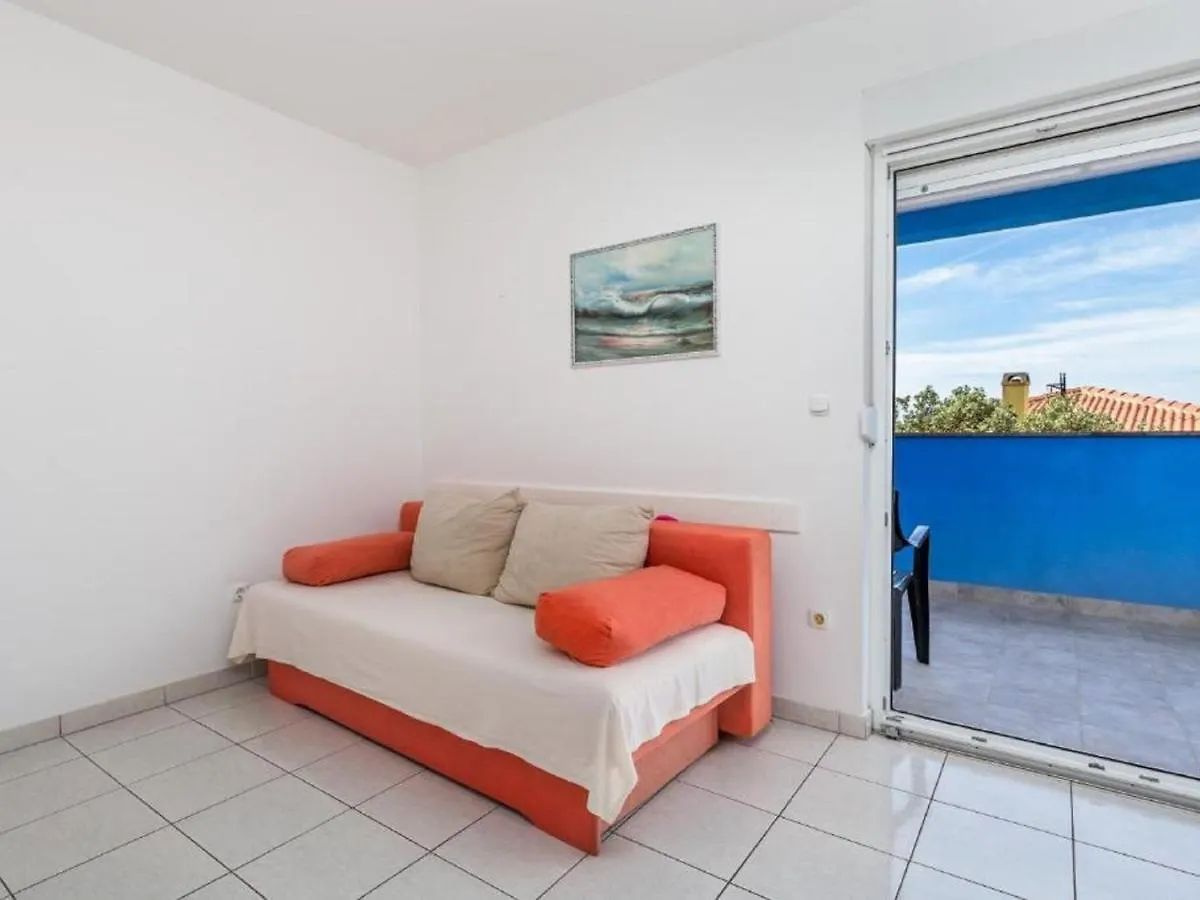 Lovely Apartment In Mandre With Barbecue