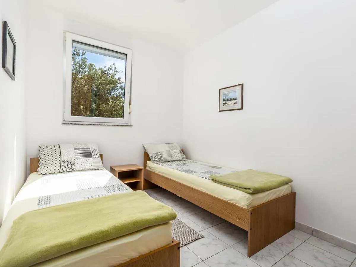 Lovely Apartment In Mandre With Barbecue Croatia